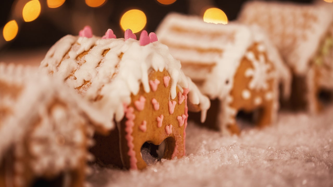 Christmas Dessert. Gingerbread Houses In A Row With The Snow Decoration Around