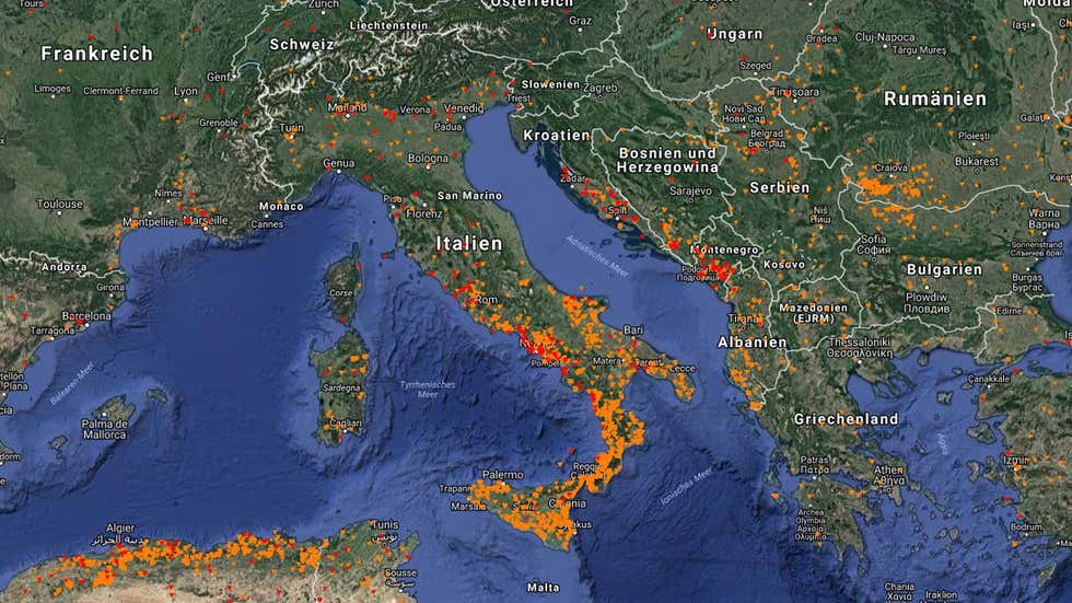 Touristen evakuiert: Waldbrände in beliebten Urlaubsregionen halten an Touristen evakuiert: Waldbrände in beliebten Urlaubsregionen halten an