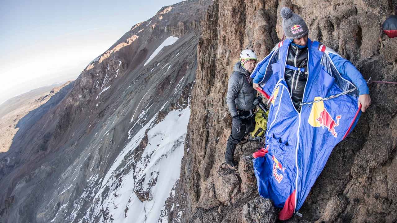 Daredevil Valery Rozov Makes Historic BASE Jump from Mount Kilimanjaro (PHOTOS) 