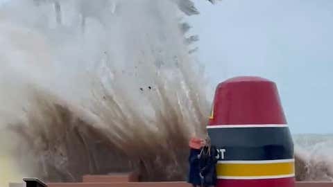 Watch: Ian’s Waves, Storm Surge Rage In Key West - Videos from The ...