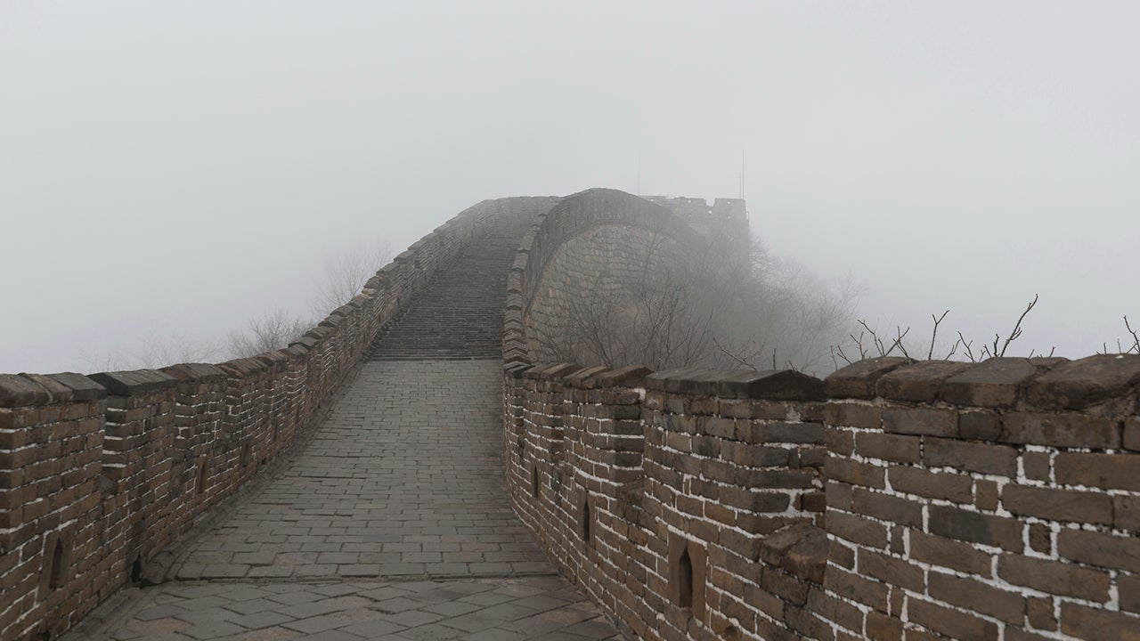 The Great Wall of China Disappears Under Mother Nature (PHOTOS)