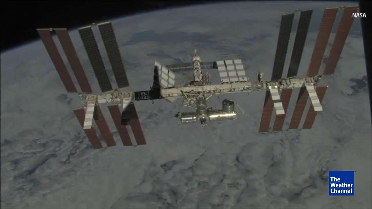 360 Look Inside the ISS