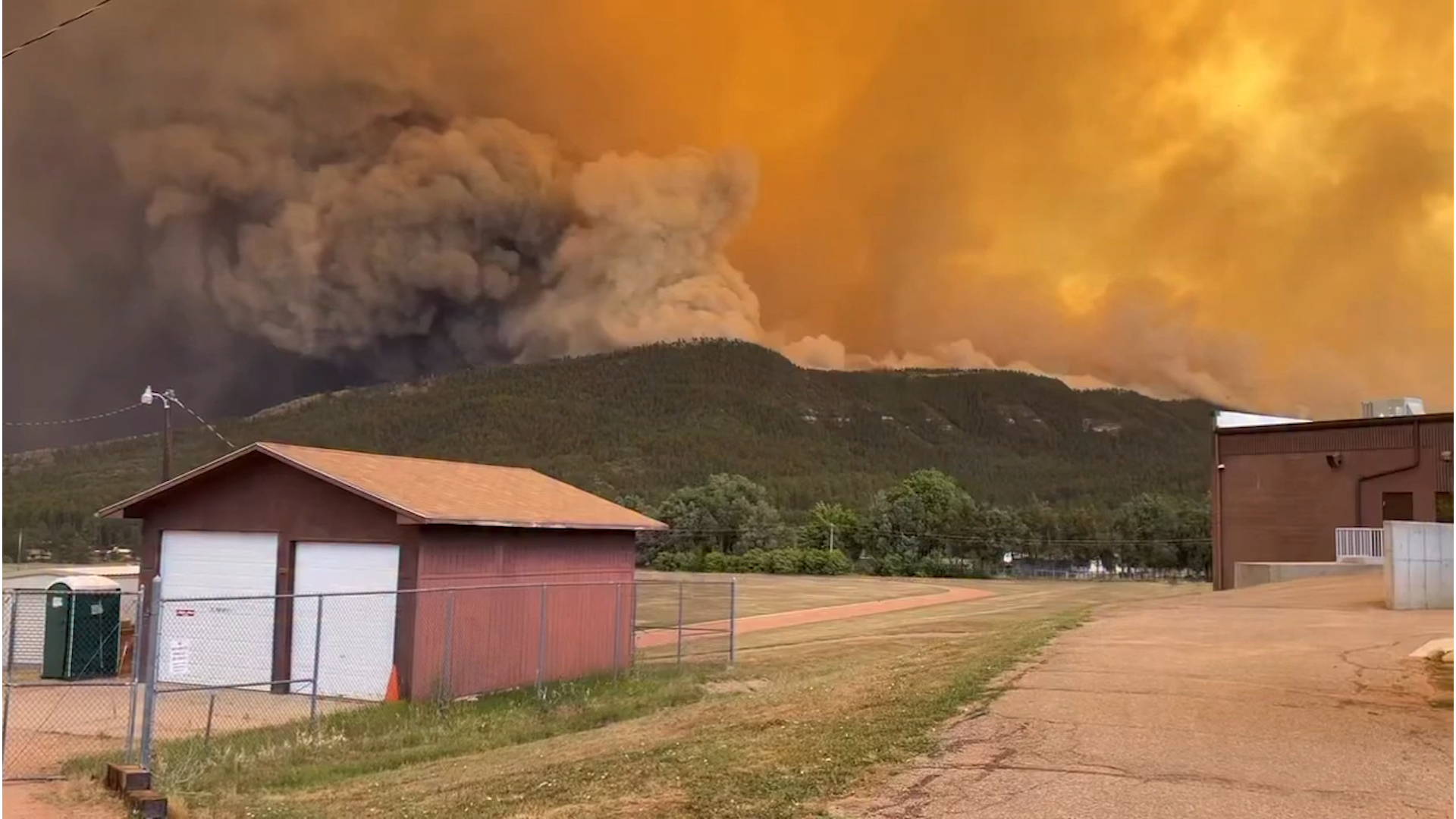 Aspen Acres Fire explodes in Colorado, forces evacuations