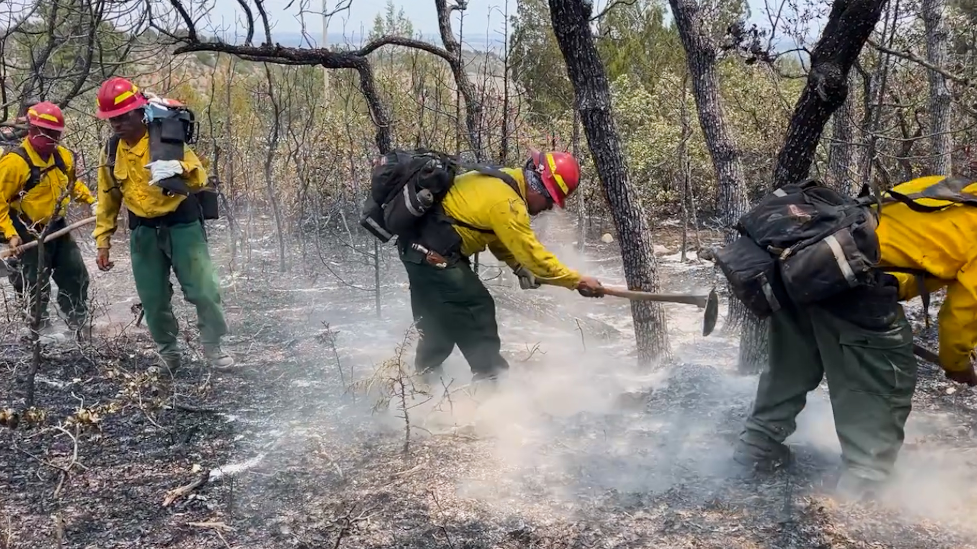 Firefighters lose homes battling Colorado's Aspen Acres Fire