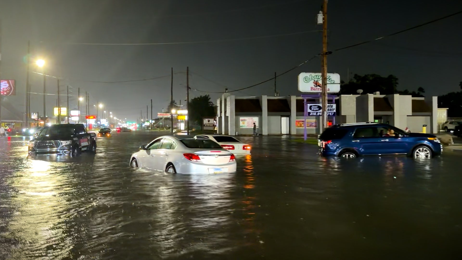 Cars abandoned as flash floods swamp Wichita, Kansas