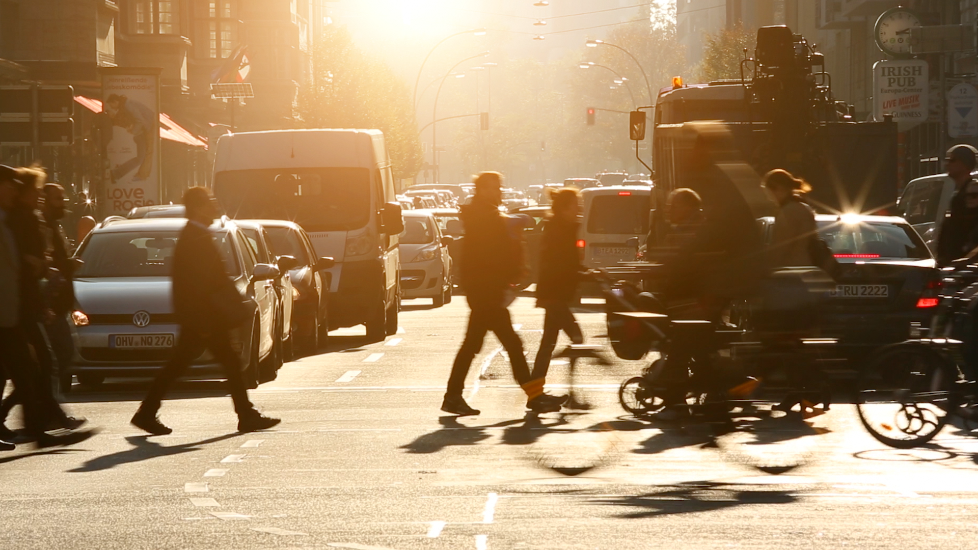 &lsquo;Coolmaxxing&rsquo; commute: How to not sweat through your outfit