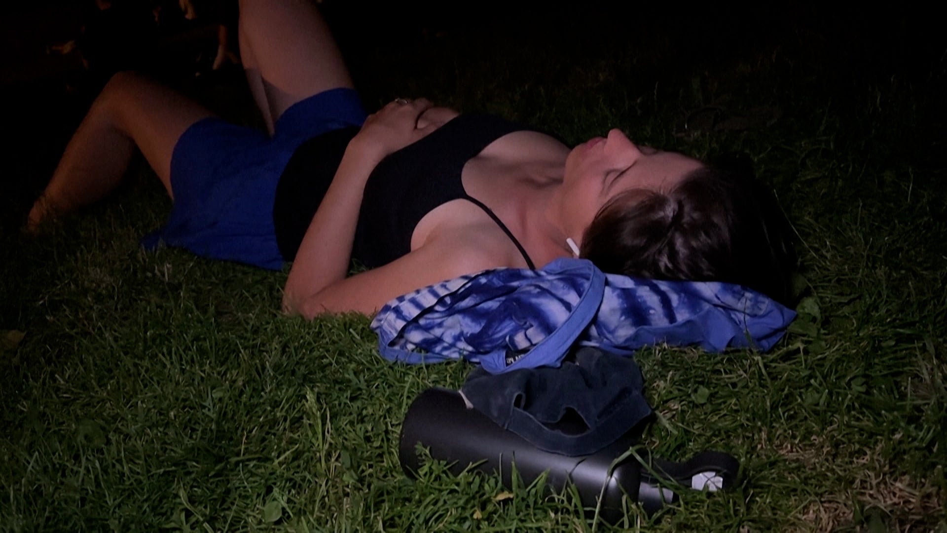 Parisians sleep outside as record heat becomes unbearable