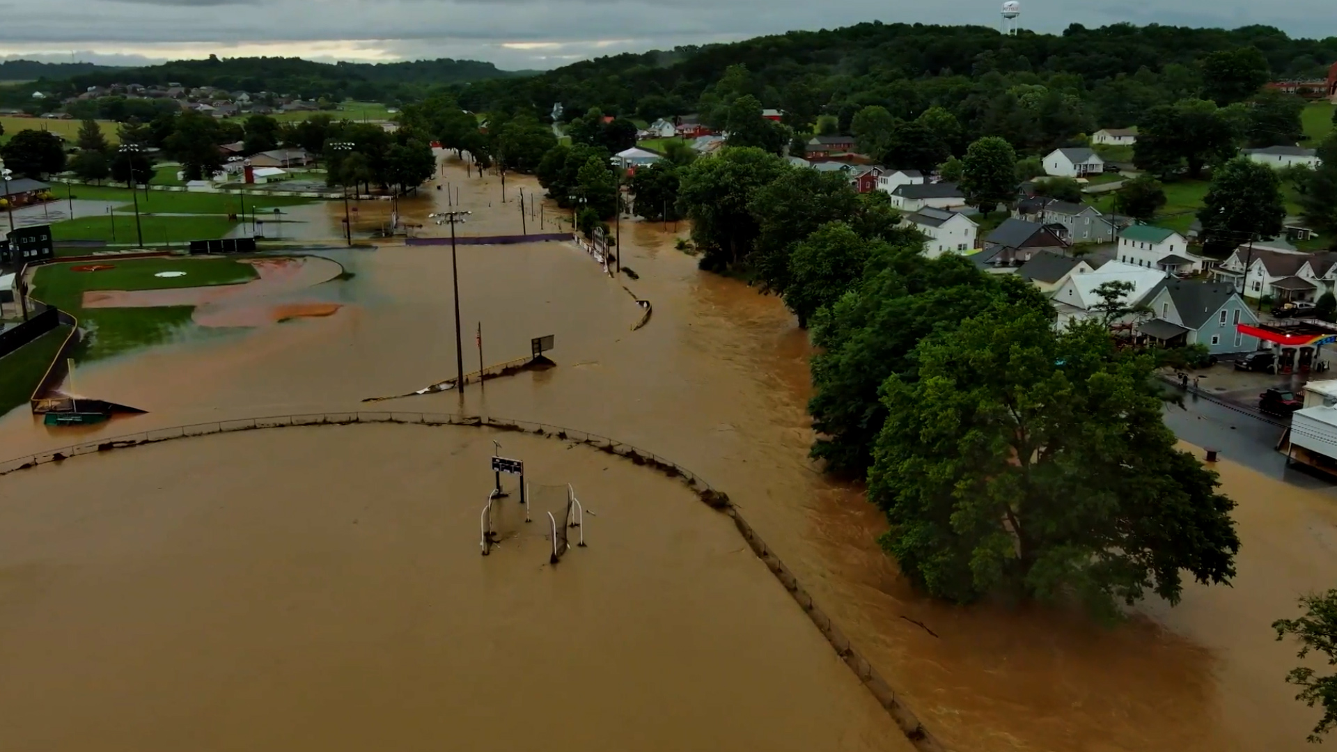 8+ Inches of rain floods Indiana town