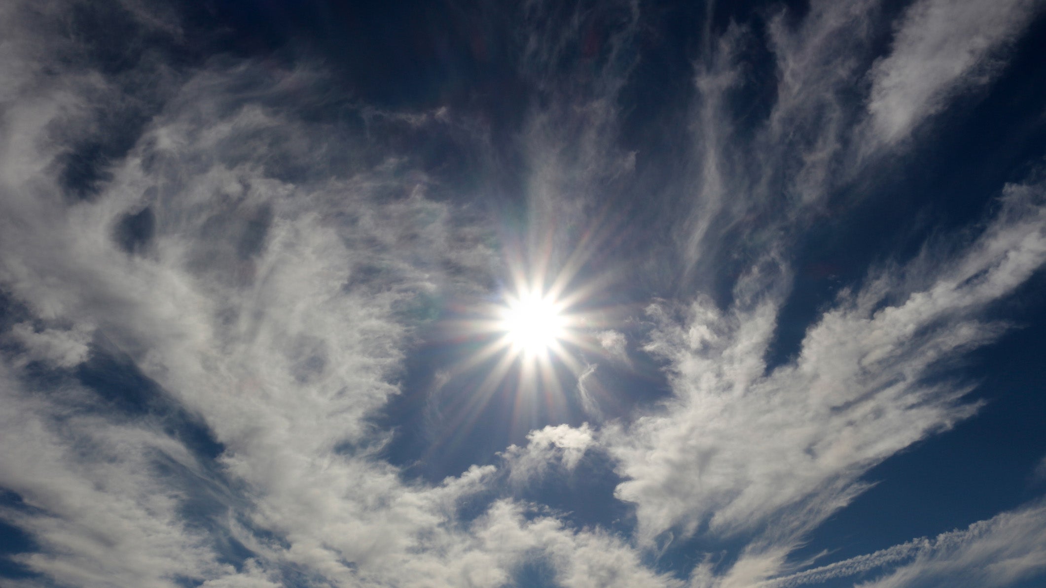 A picture of the sun shining in the sky.