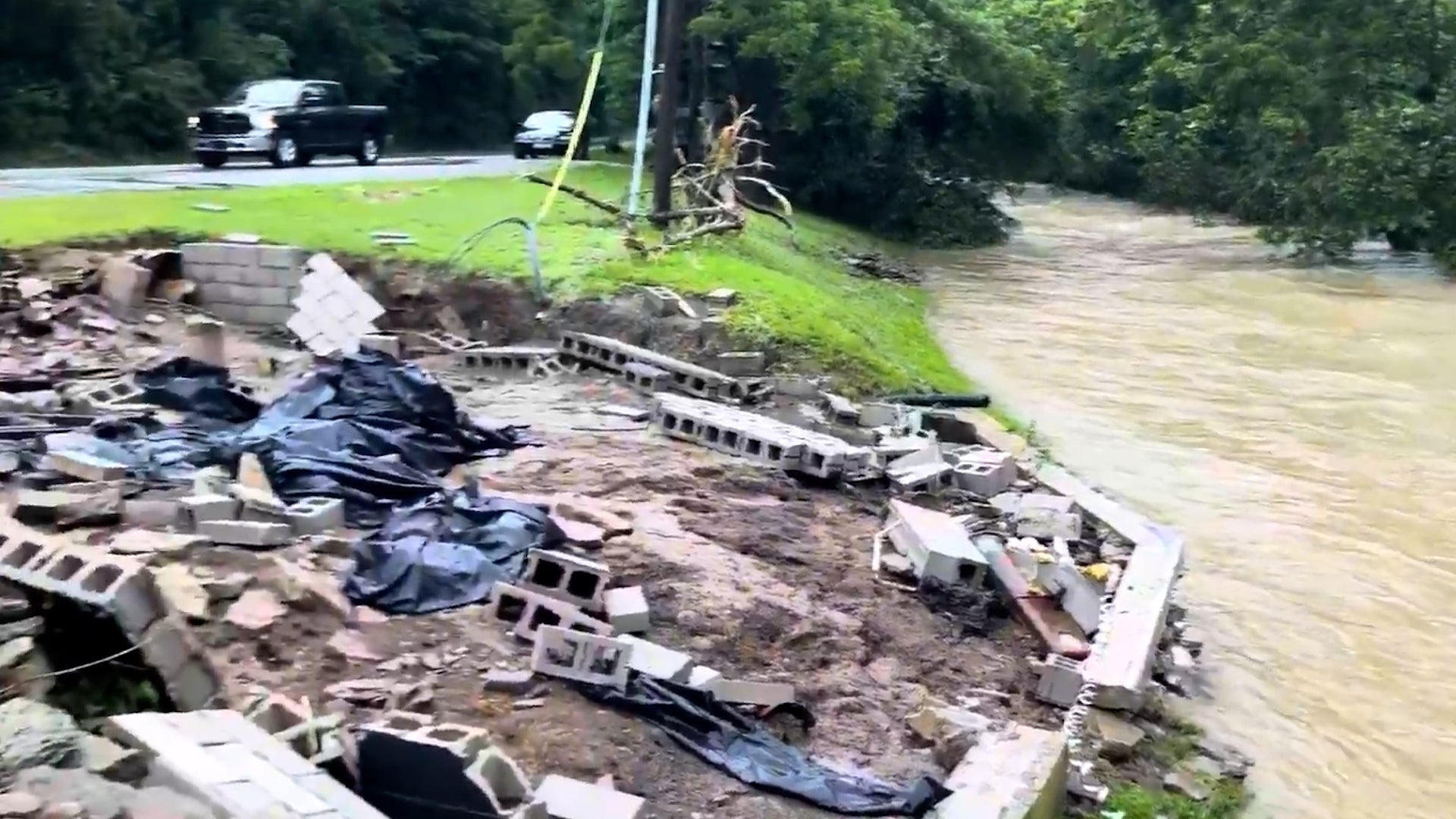 Lethal flooding in Kentucky leaves 4 dead