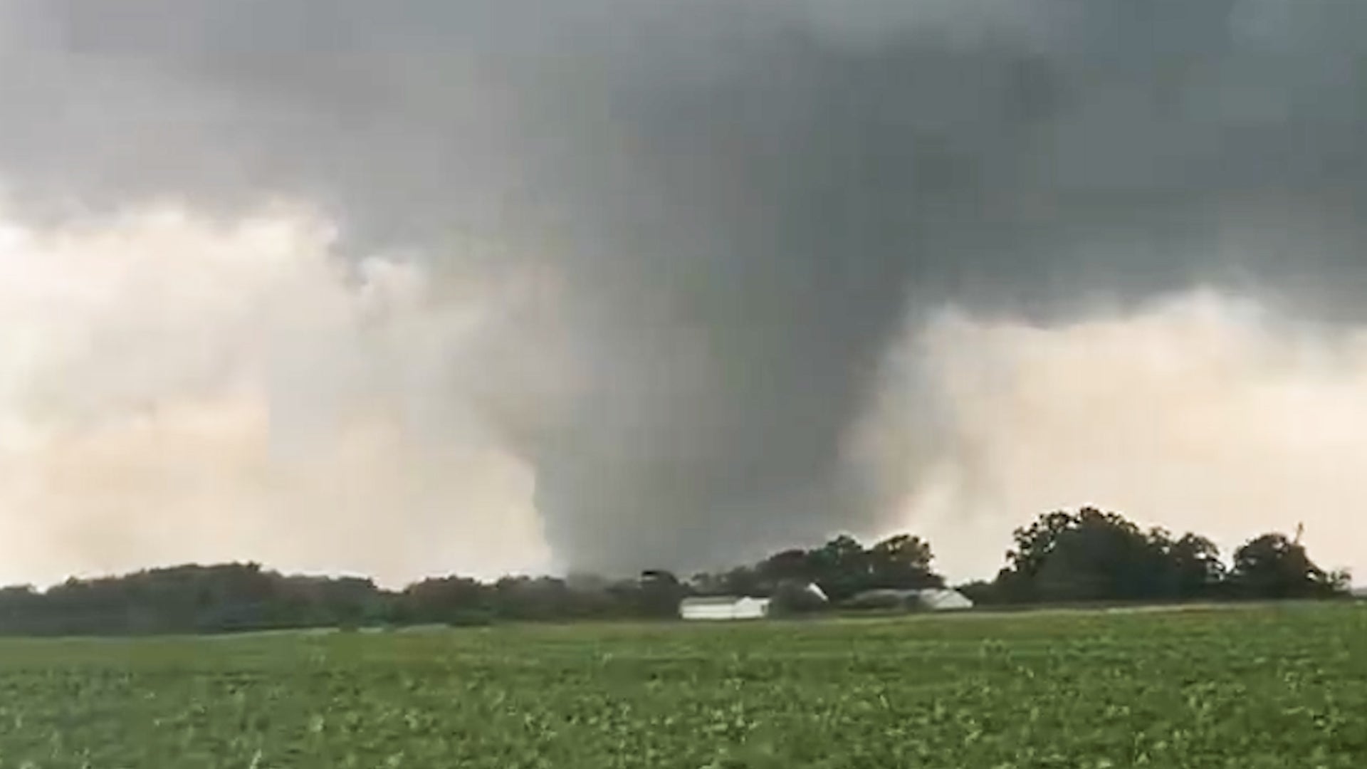Large tornado hits central Illinois