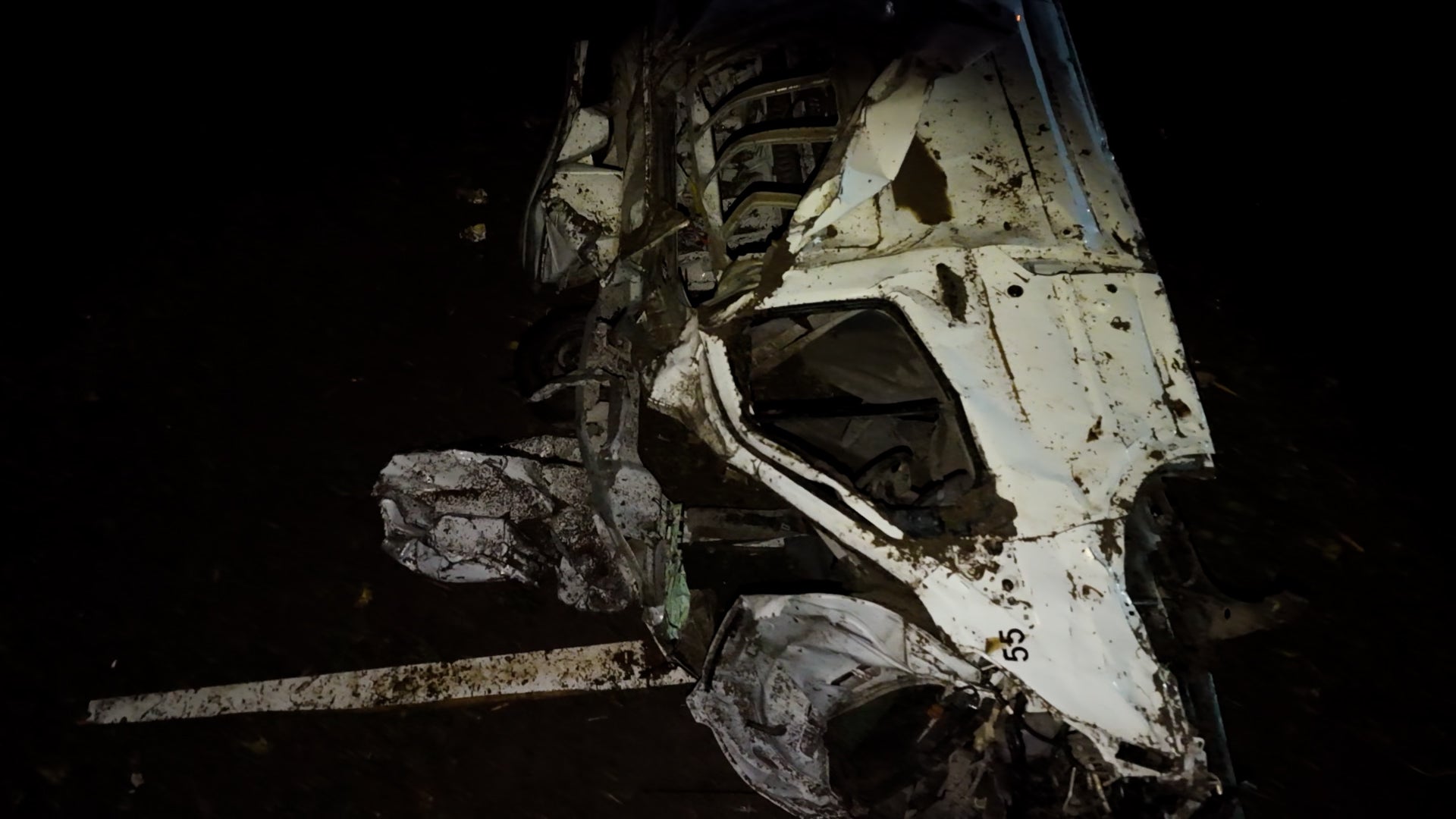Tornado hurls van 450 yards as it rips through Illinois