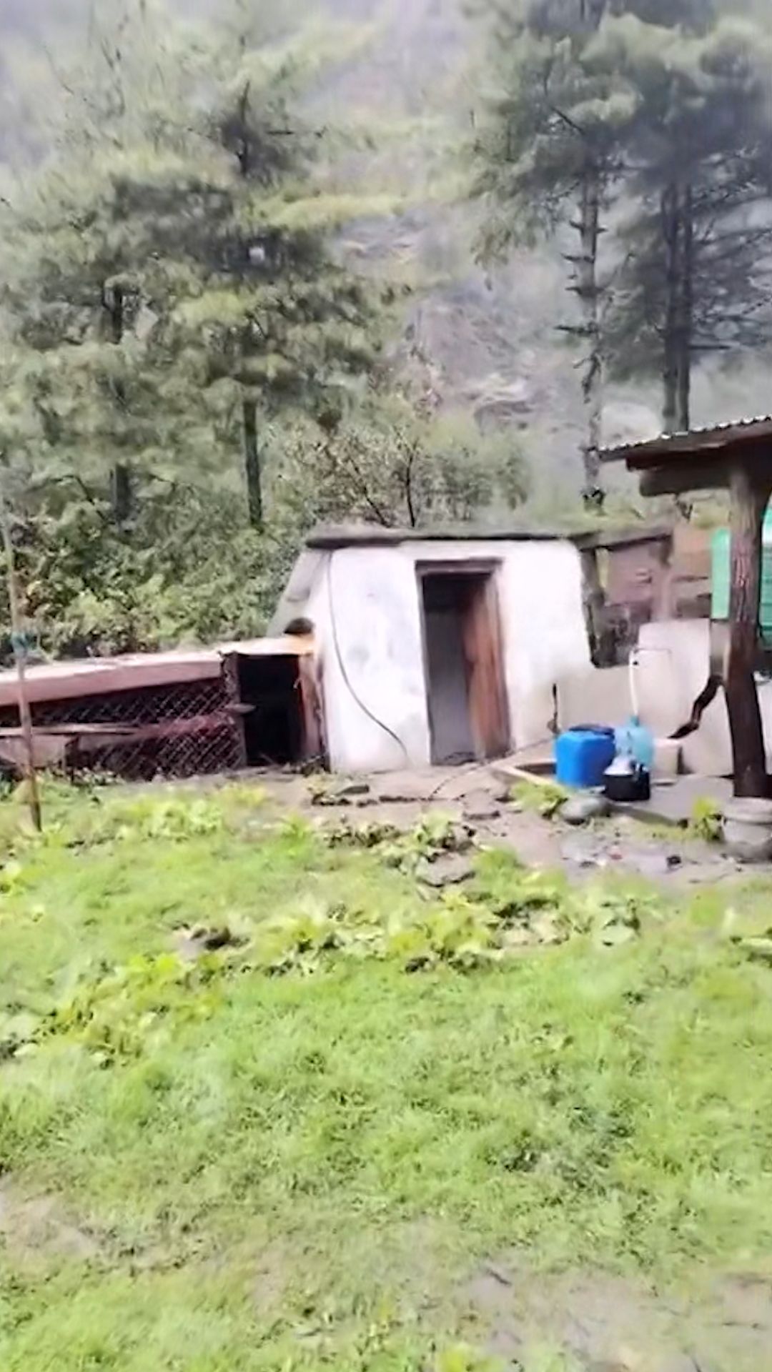 Nepal landslide destroys homes