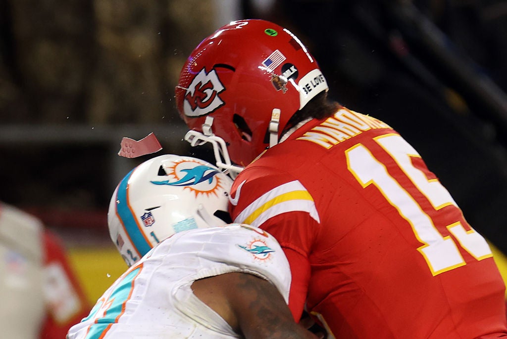 Mahomes being hit by Dolphins player
