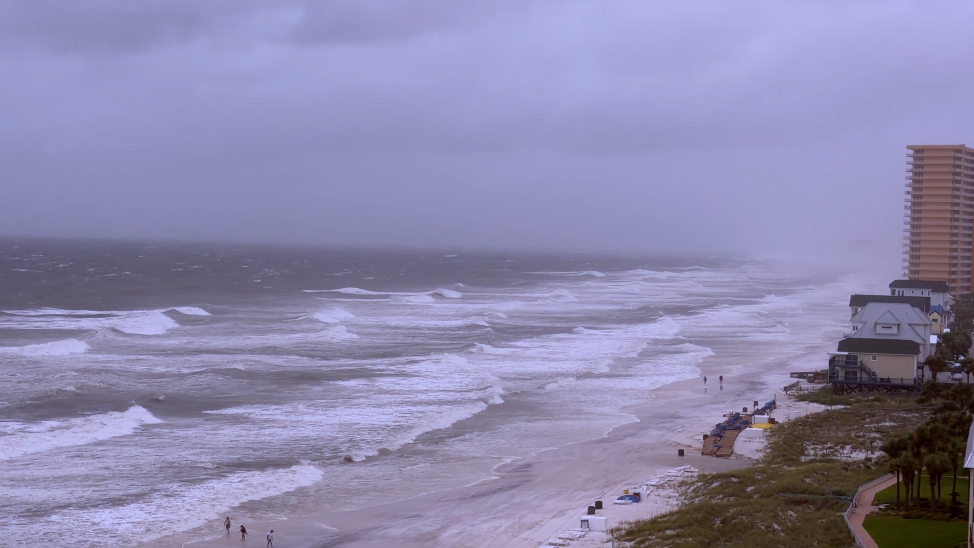 Bertha batters Gulf Coast with powerful winds, rough surf
