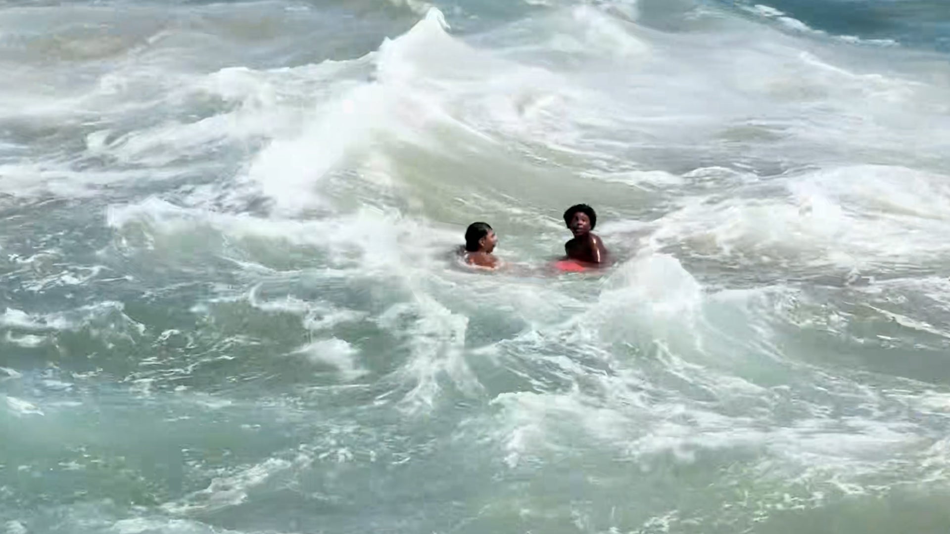 Lifeguards rescue swimmers from rip current at Venice pier