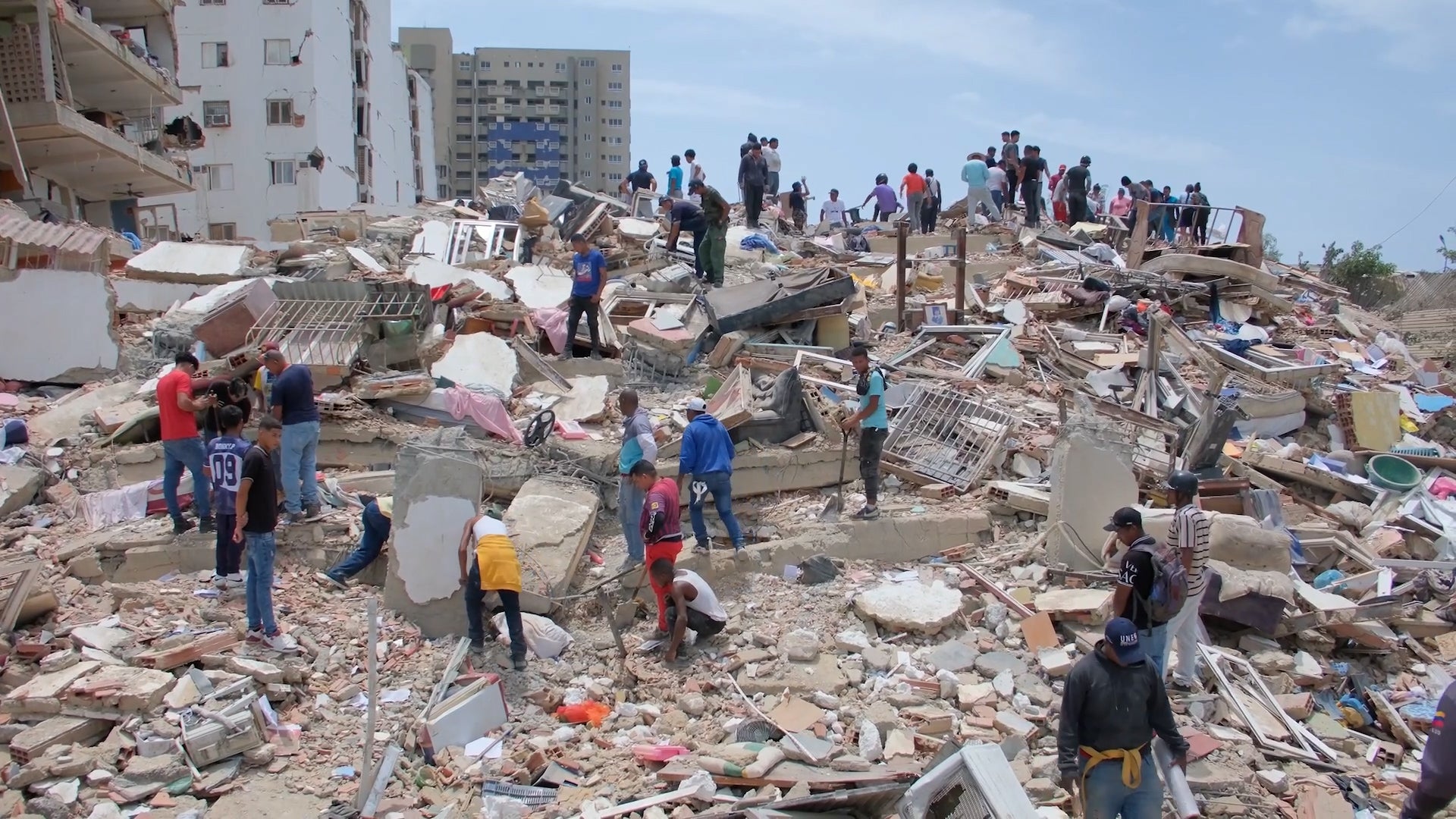 When the equipment didn't come, Venezuelans dug for each other