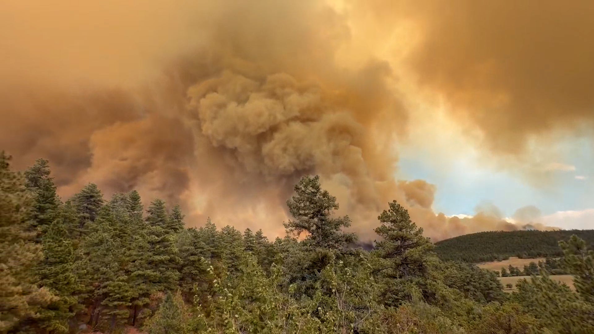 Aspen Acres Fire explodes overnight as winds, heat worsen