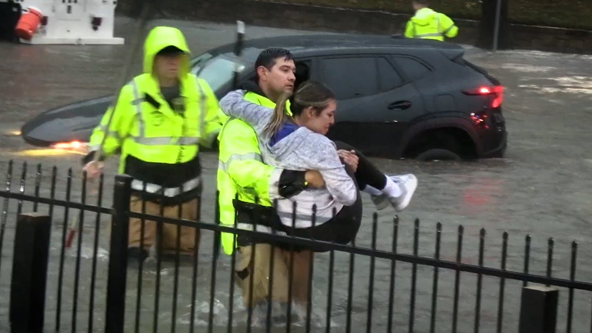 Fort Worth firefighter lifts woman to safety as floods swamp Texas