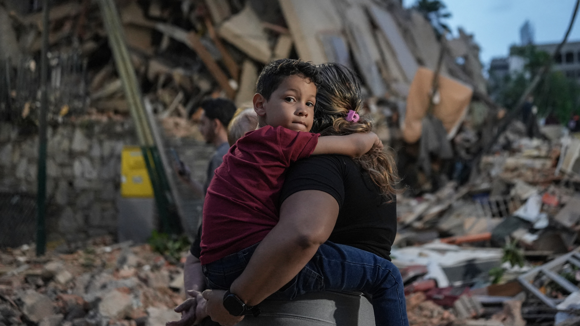 Race to find the missing in Venezuela's quake rubble