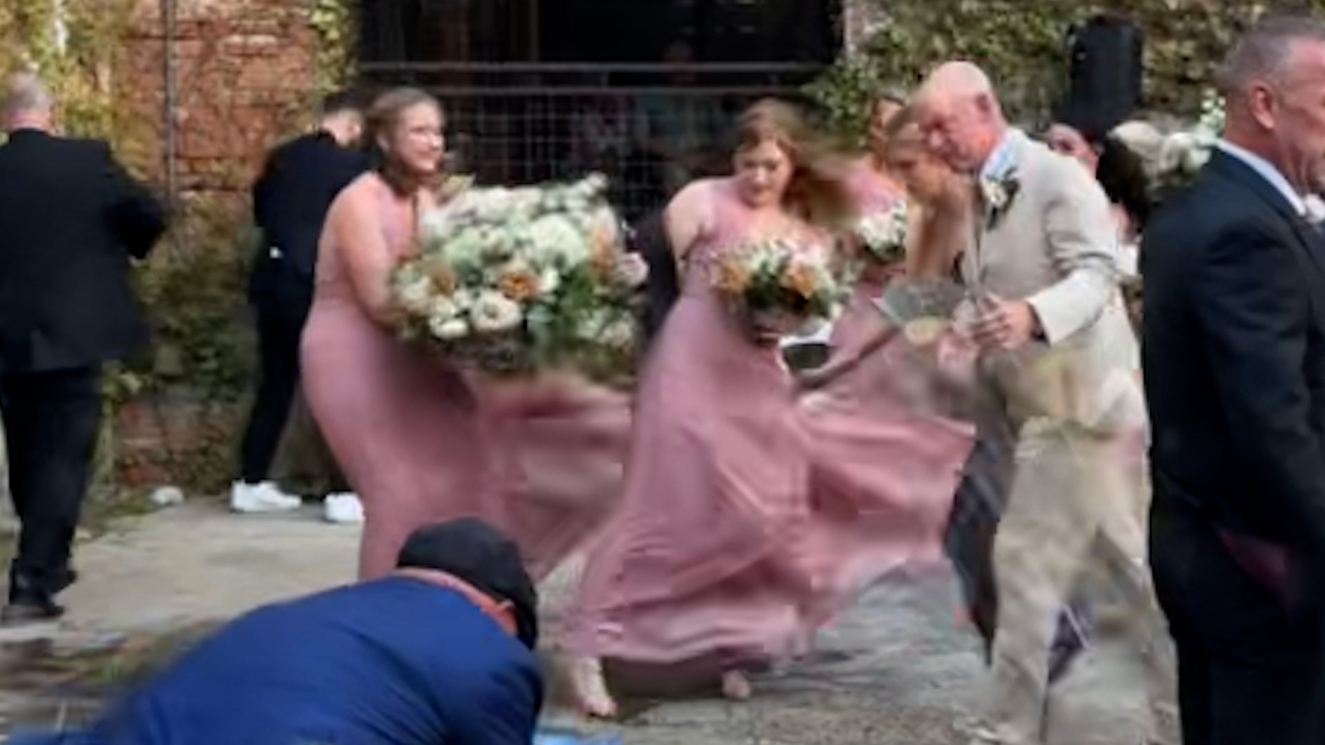 Texas windstorm crashes wedding, topples flower tower