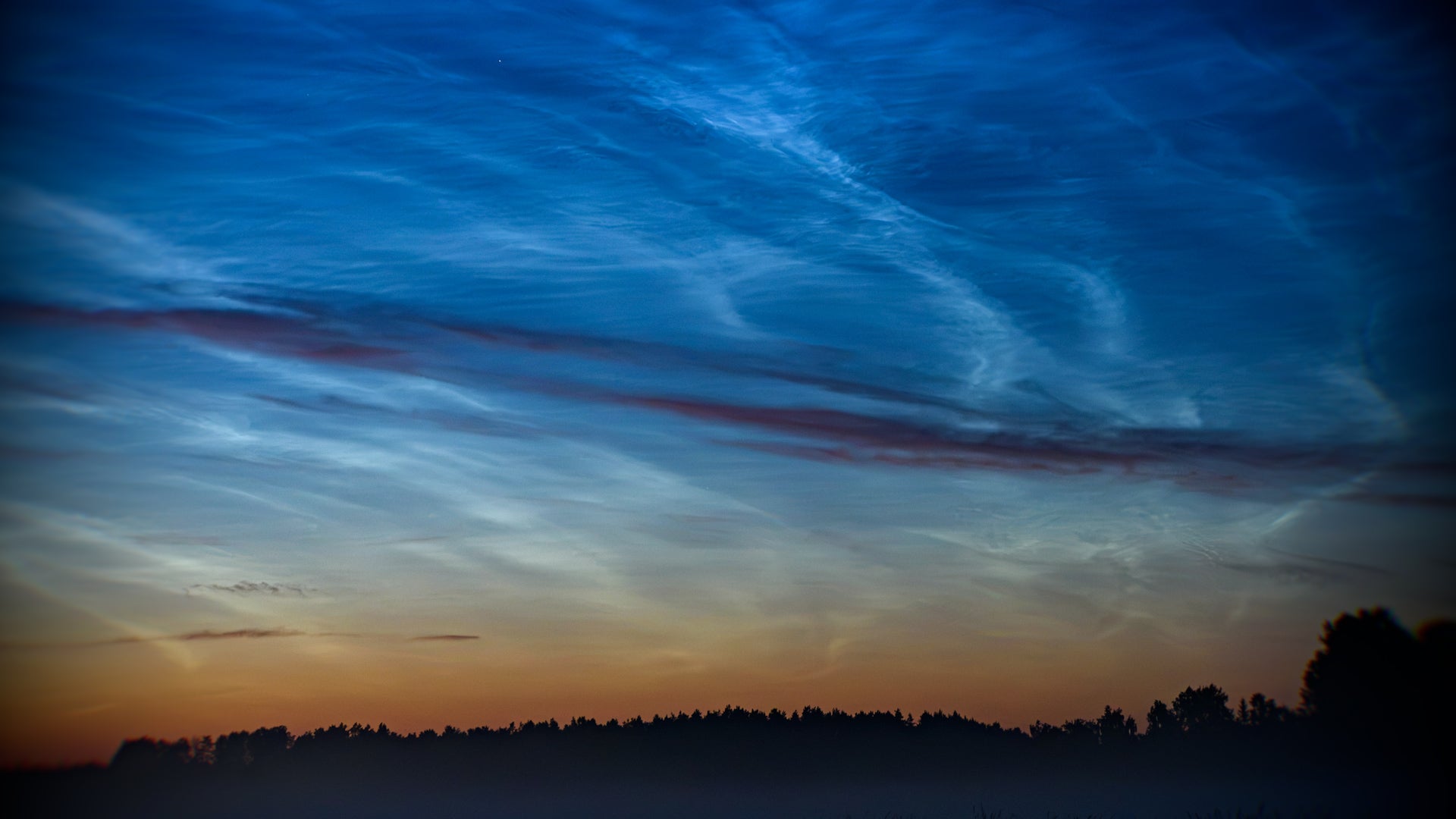 You may be able to spot Earth&rsquo;s highest clouds. Here&rsquo;s how.