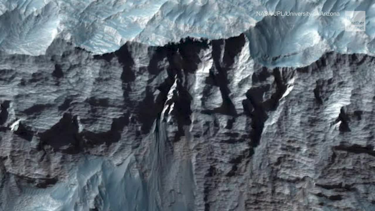 A Grand Canyon on Mars That Stretches from San Francisco to New York City
