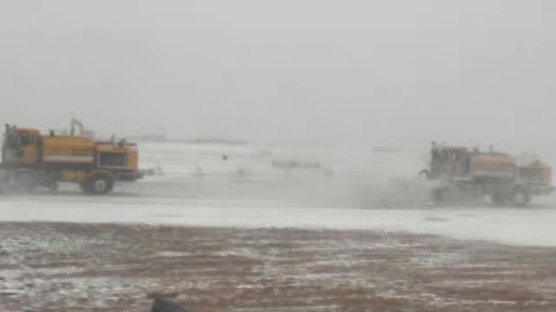 Army Of Plows Fights Storm At O'Hare