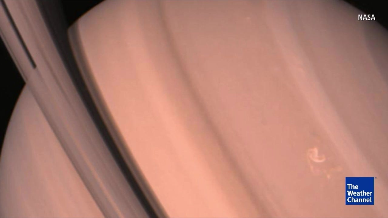 Astronomers See Changes on Saturn’s North Pole