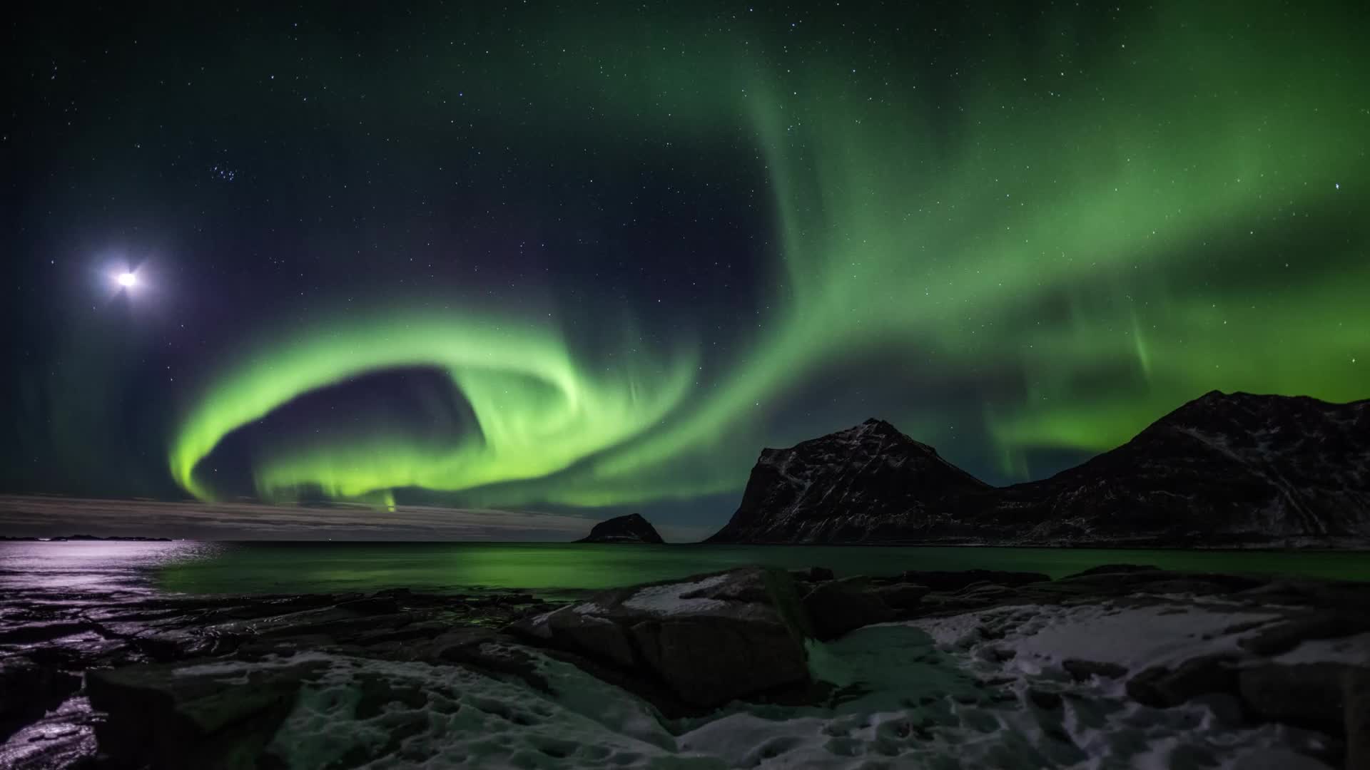 Aurora Blasts 250-Mile Hole In Ozone