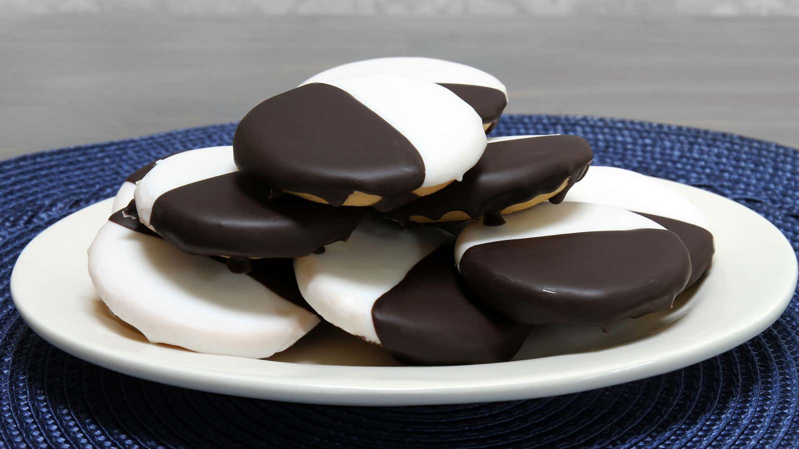 Eclipse cookies: A black and white for Wednesday's big show