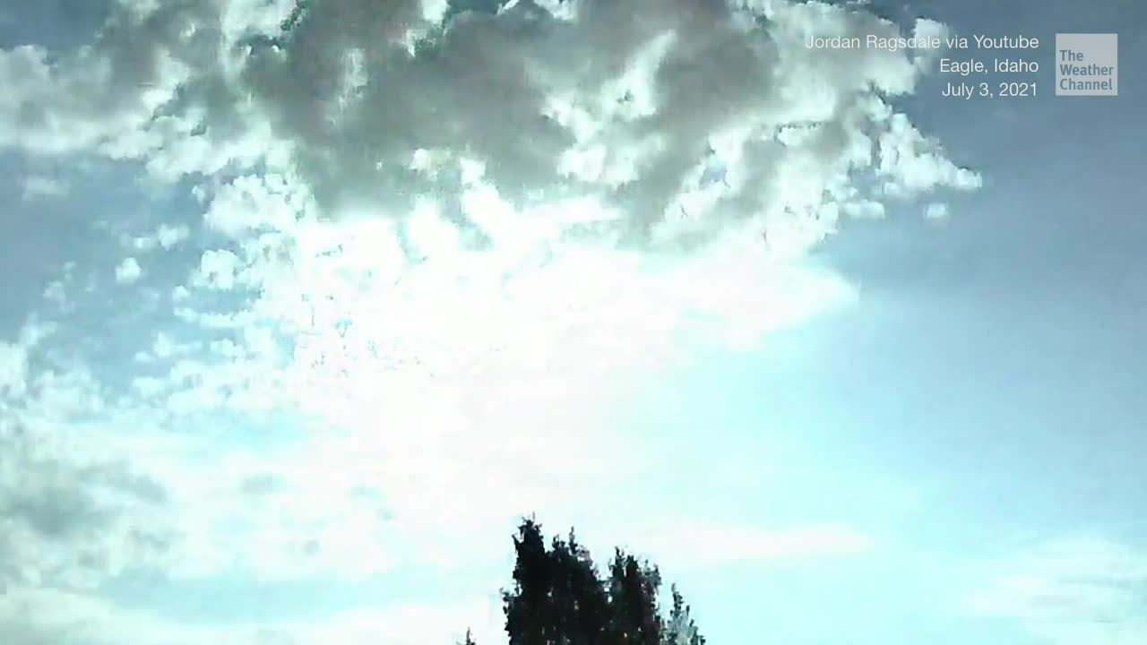 Brilliant Fireball Lights Up Night Sky