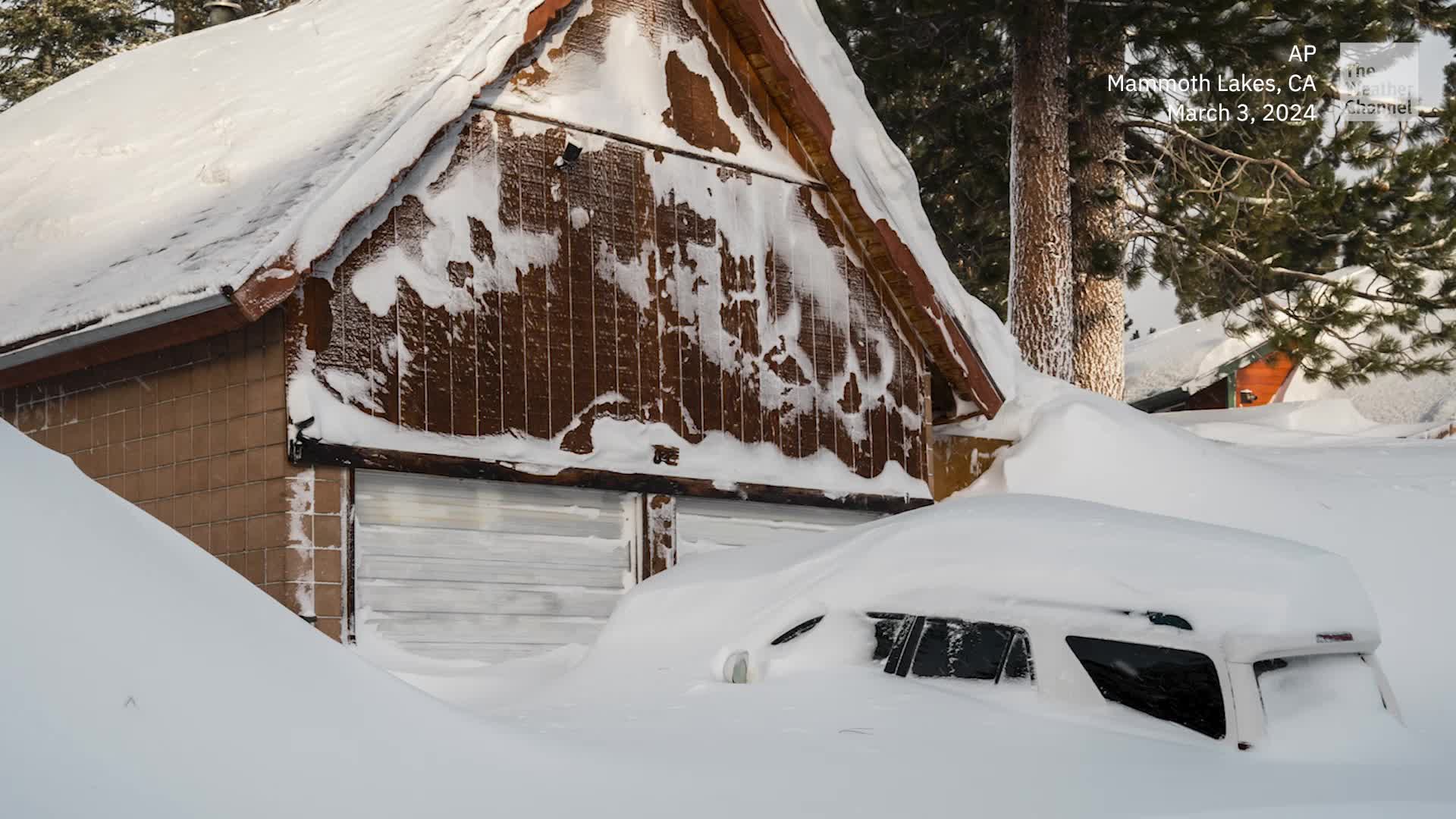 California Snowstorm Leaves Jaw-Dropping Scenes