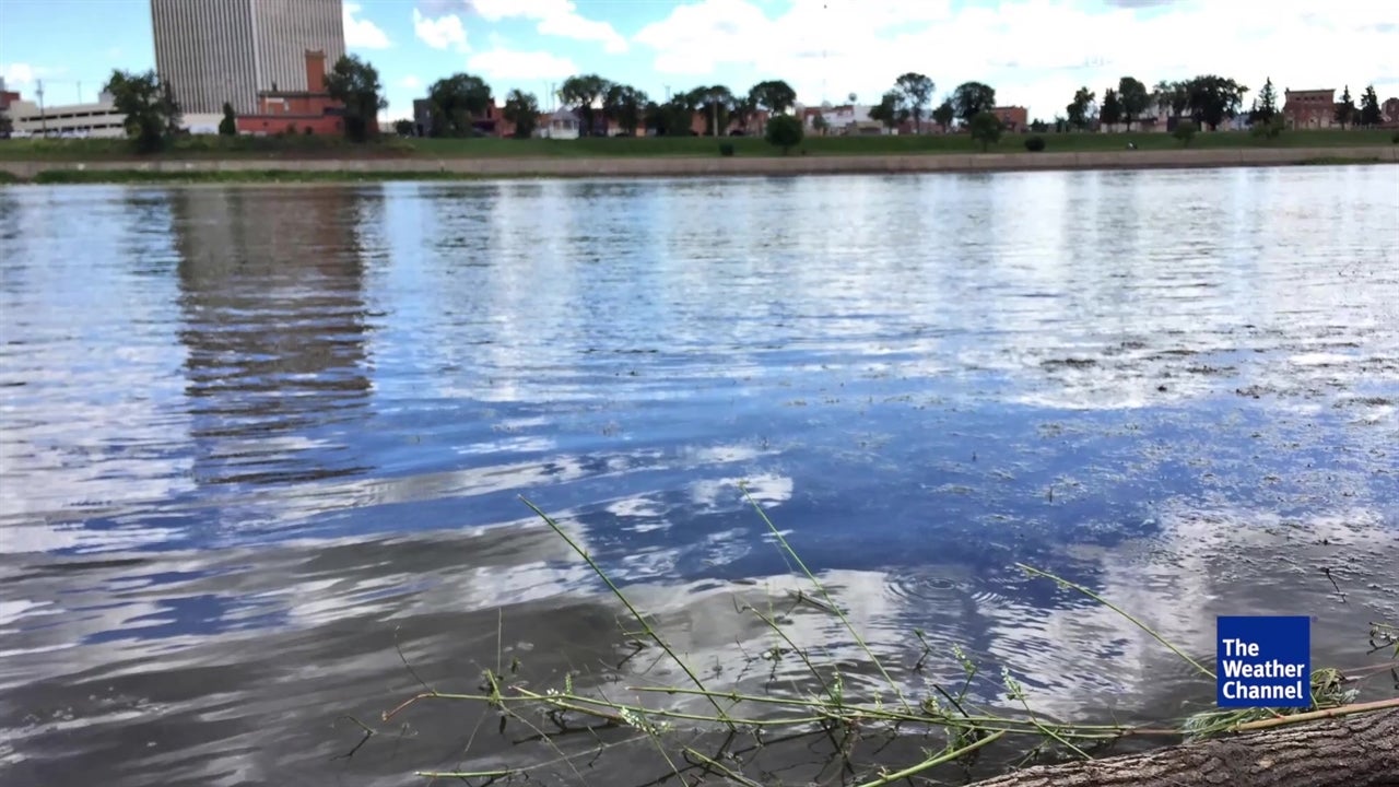 Canada Oil Spill Threatens Town's Water