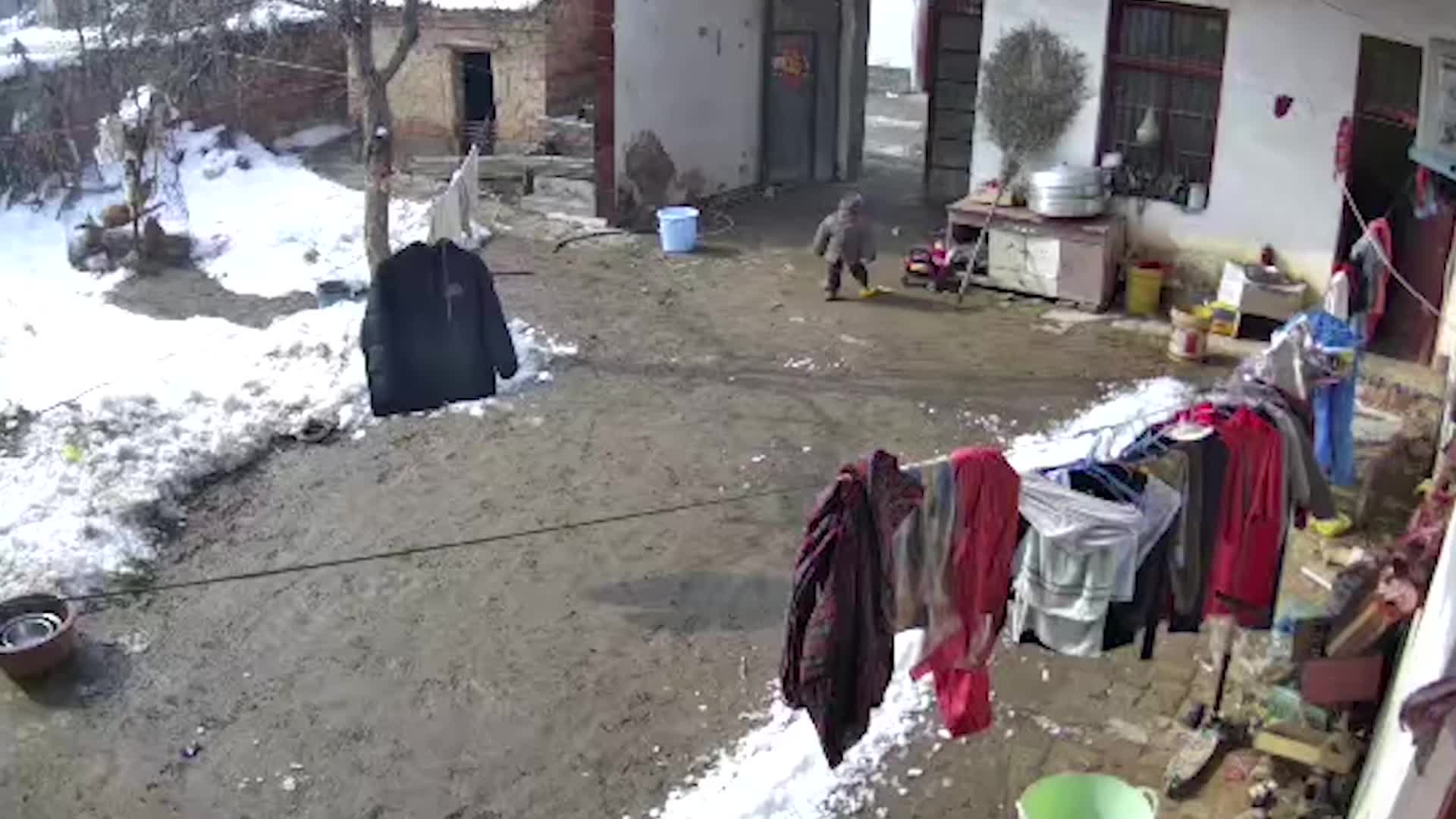 Child Escapes Roof Avalanche In Heart-Stopping Video