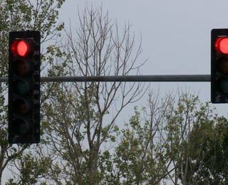 Cities May Ban ‘Right On Red’ Rules For Pedestrian Safety