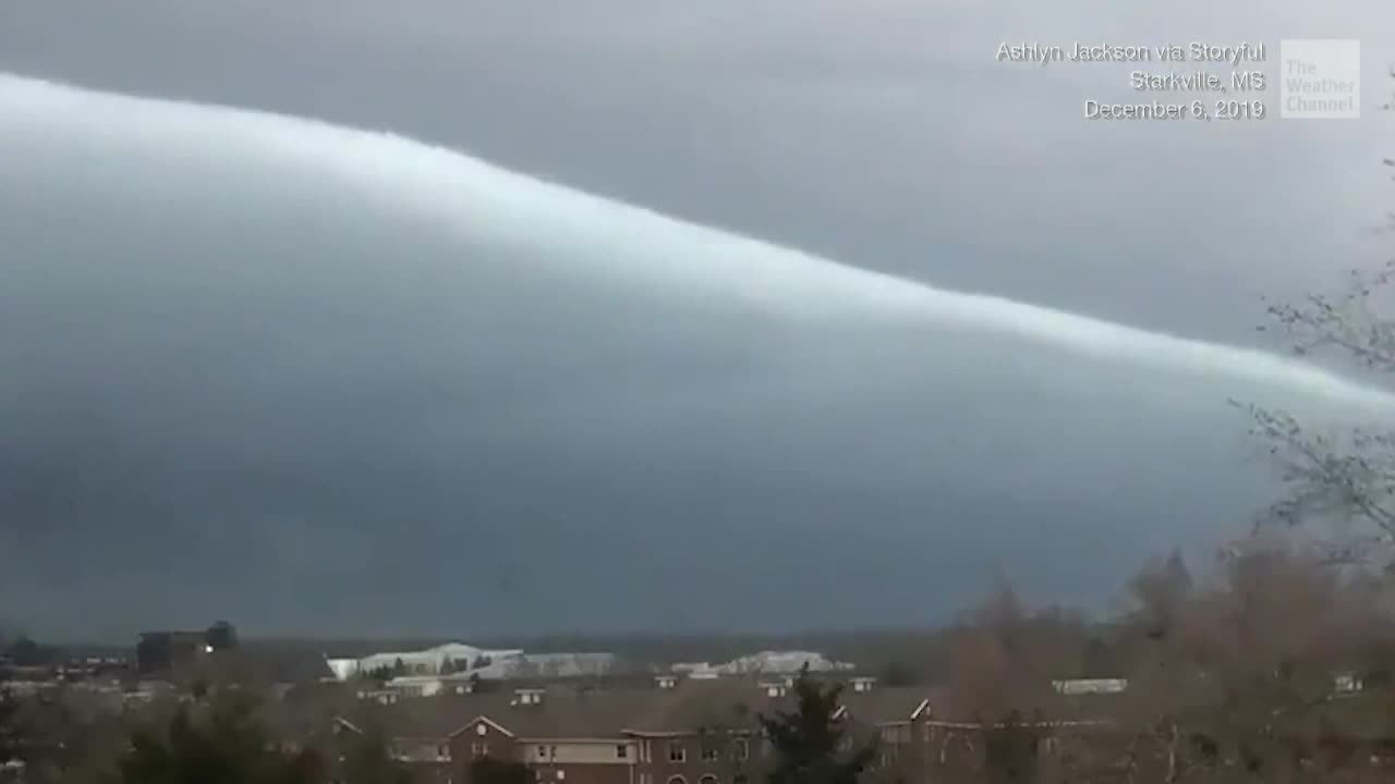 Clouds Roll Overhead as Storm Approaches in Mississippi