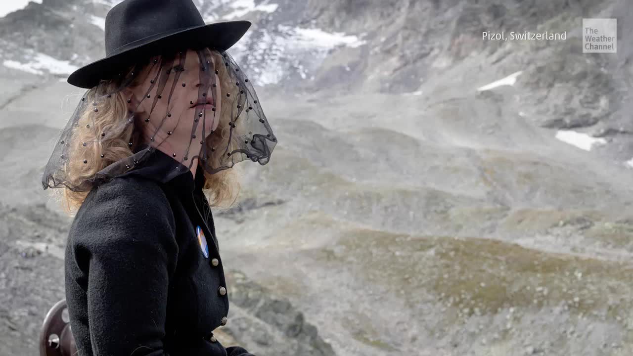‘Dead’ Glacier in Switzerland Mourned by Hundreds