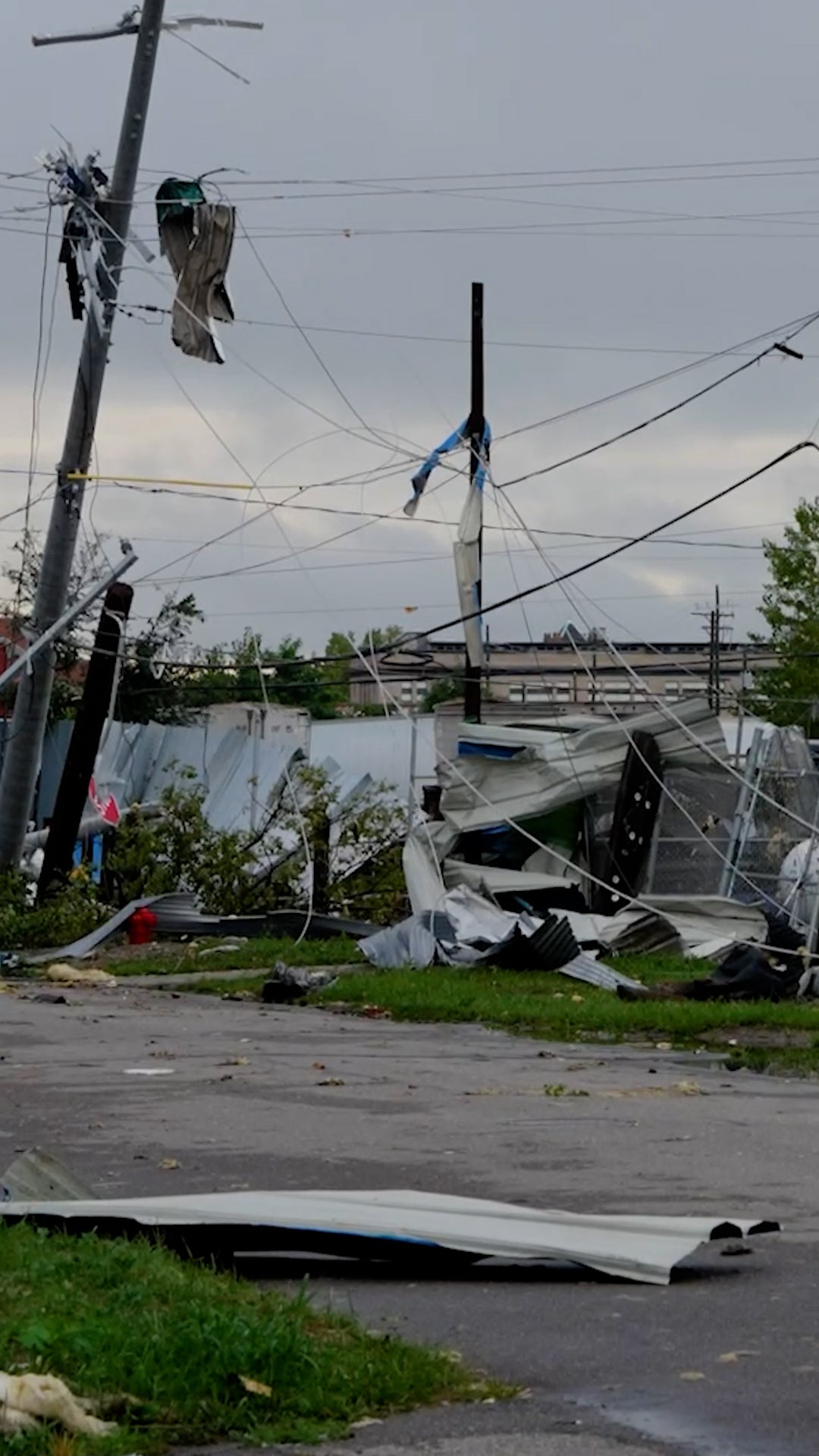 Tornado strikes metro Detroit