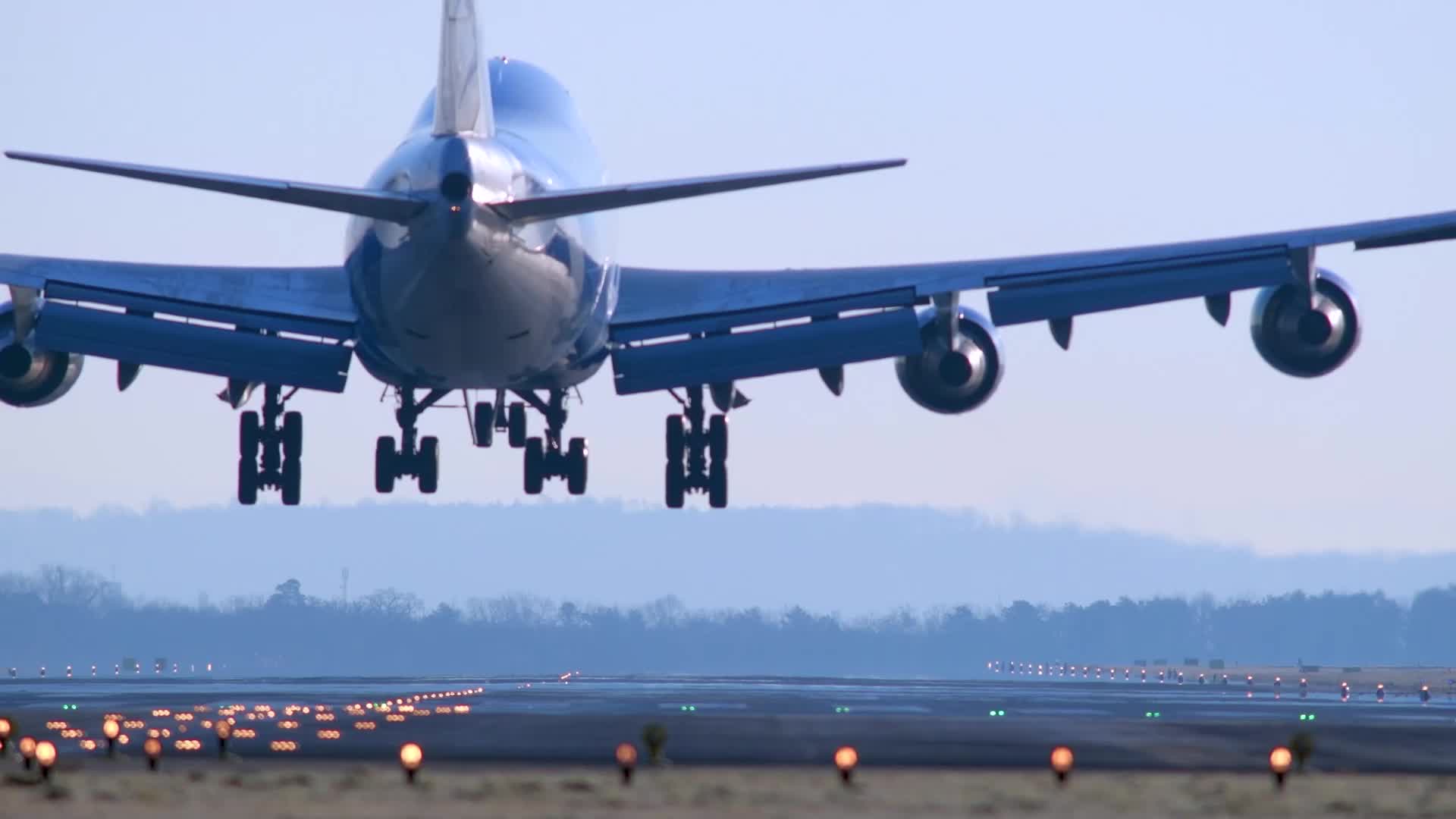 D.O.T. Tracks Airlines Who Seat Families Together Without Extra Costs