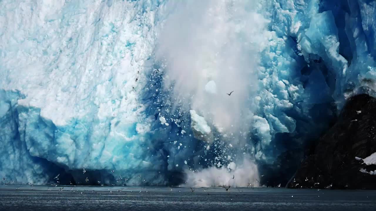 Dramatic Sight as Alaska’s Chenega Glacier Sheds Huge Chunks of Ice