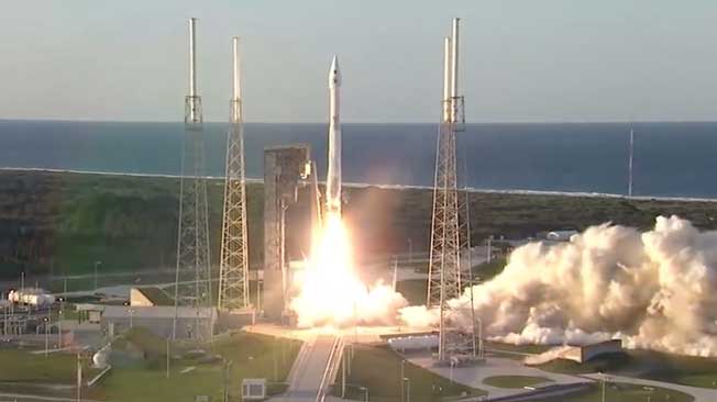 Earth’s Gravity Helps Spaceship