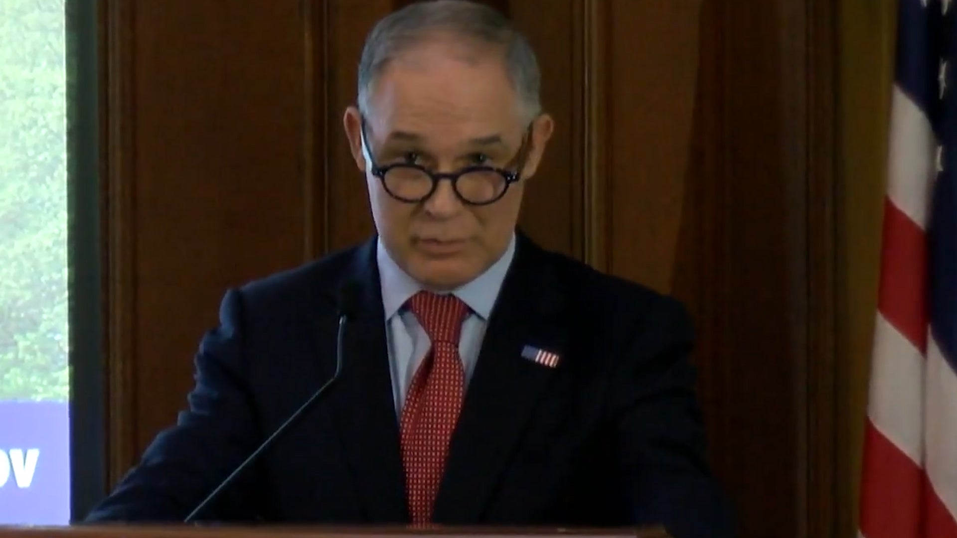 EPA Shoves AP Reporter from Summit on Drinking Water Contamination