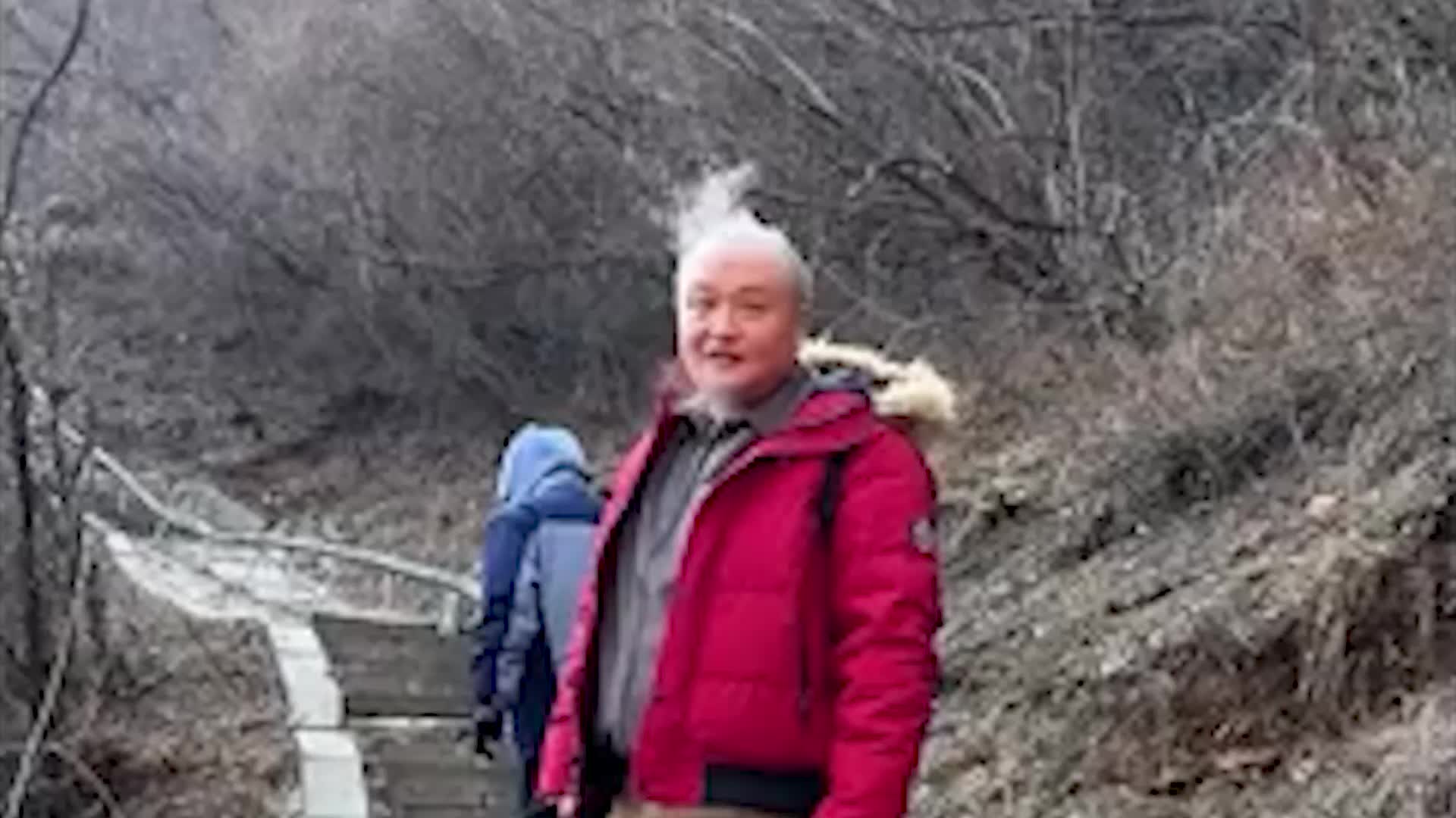 Freezing Climber&rsquo;s Head Puts On A Show On Steamy Summit