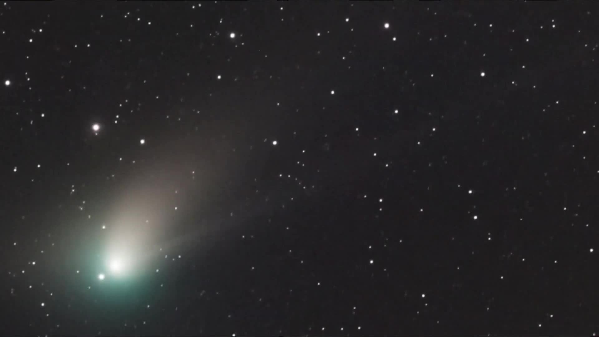 Green Comet Making Its Closest Approach To Earth Tonight – Here’s The Viewing Forecast