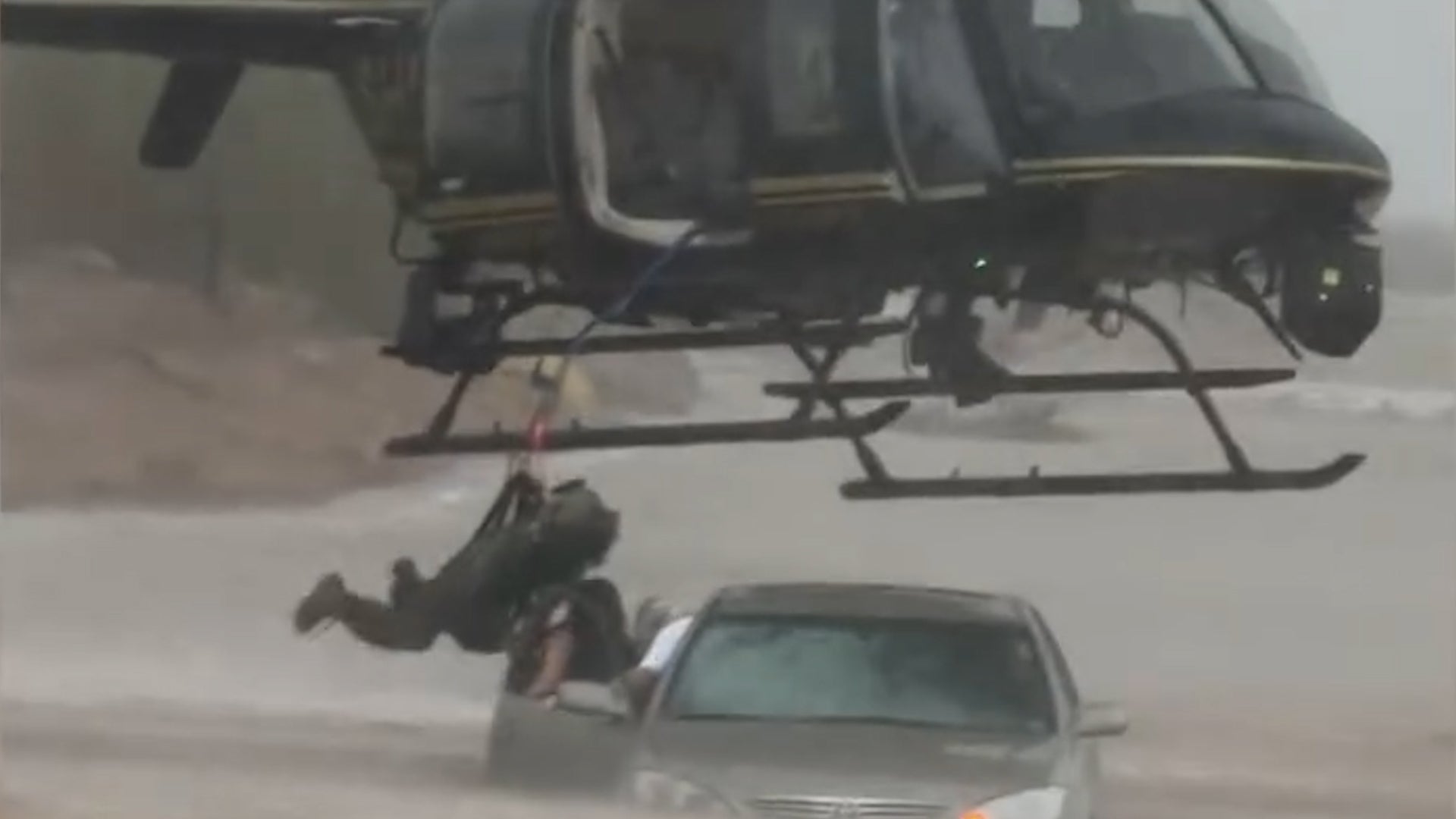 Elderly couple rescued from flash flooding by helicopter in Arizona
