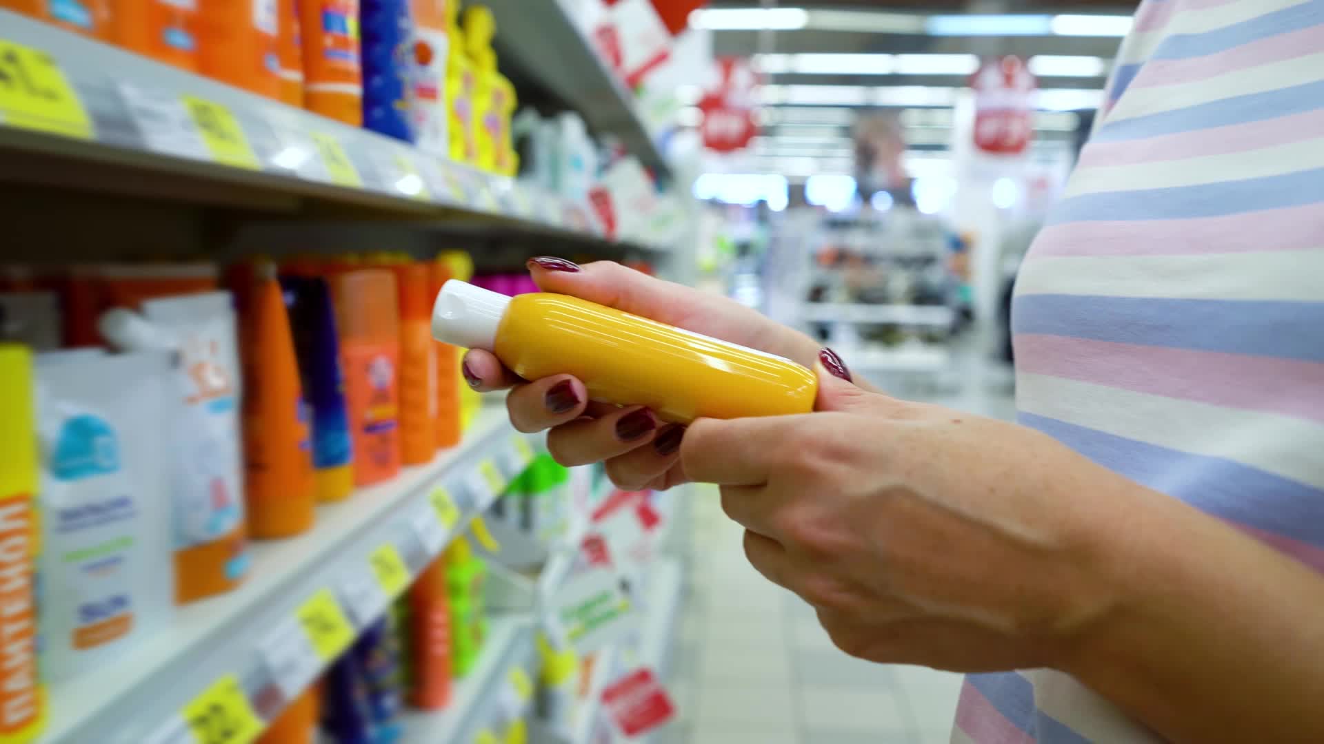 Here&rsquo;s The Scoop On Sunscreen Expiration Dates