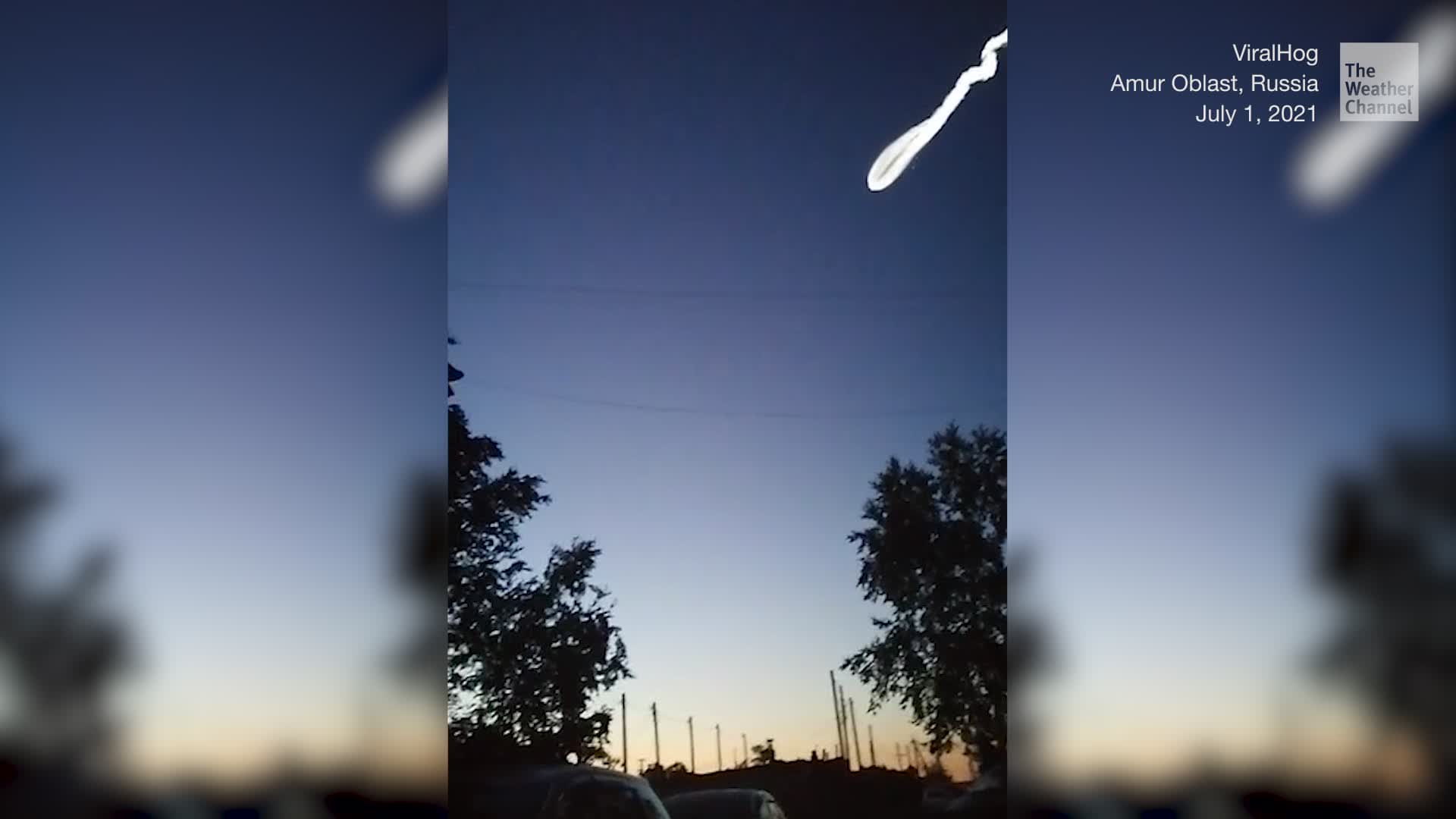 Huge 'Jellyfish' Appears in Night Sky