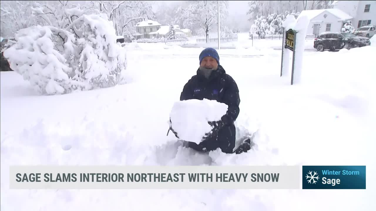 Jim Cantore Describes The Type Of Snow He's Seeing In Massachusetts