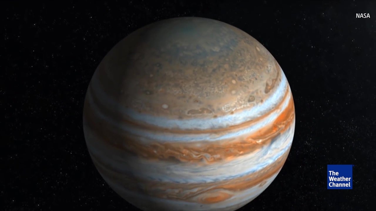 Jupiter Appears to be Close to the Moon